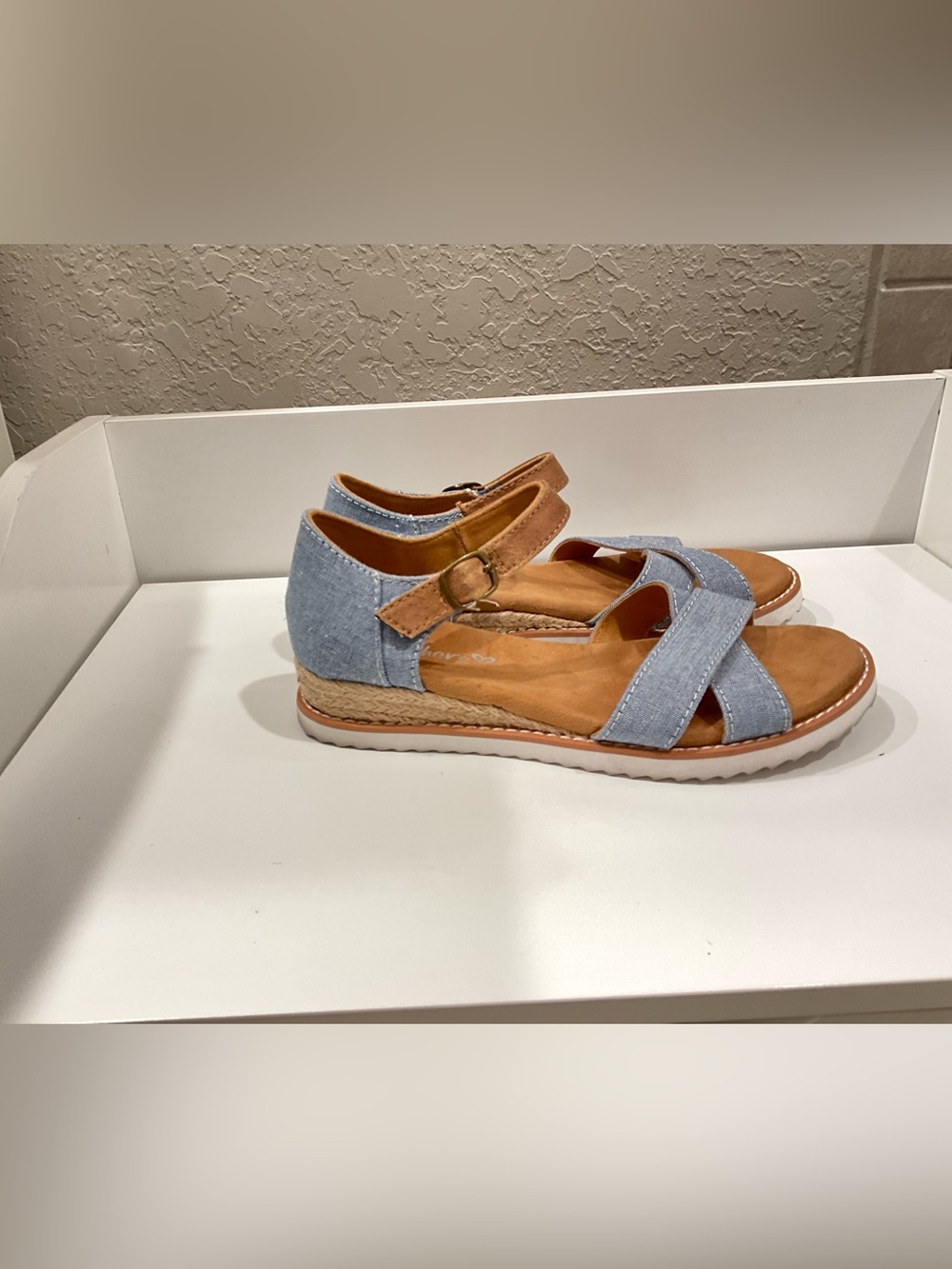 Skechers Light Blue Cross-Strap Kids Sandals with Tan Accents